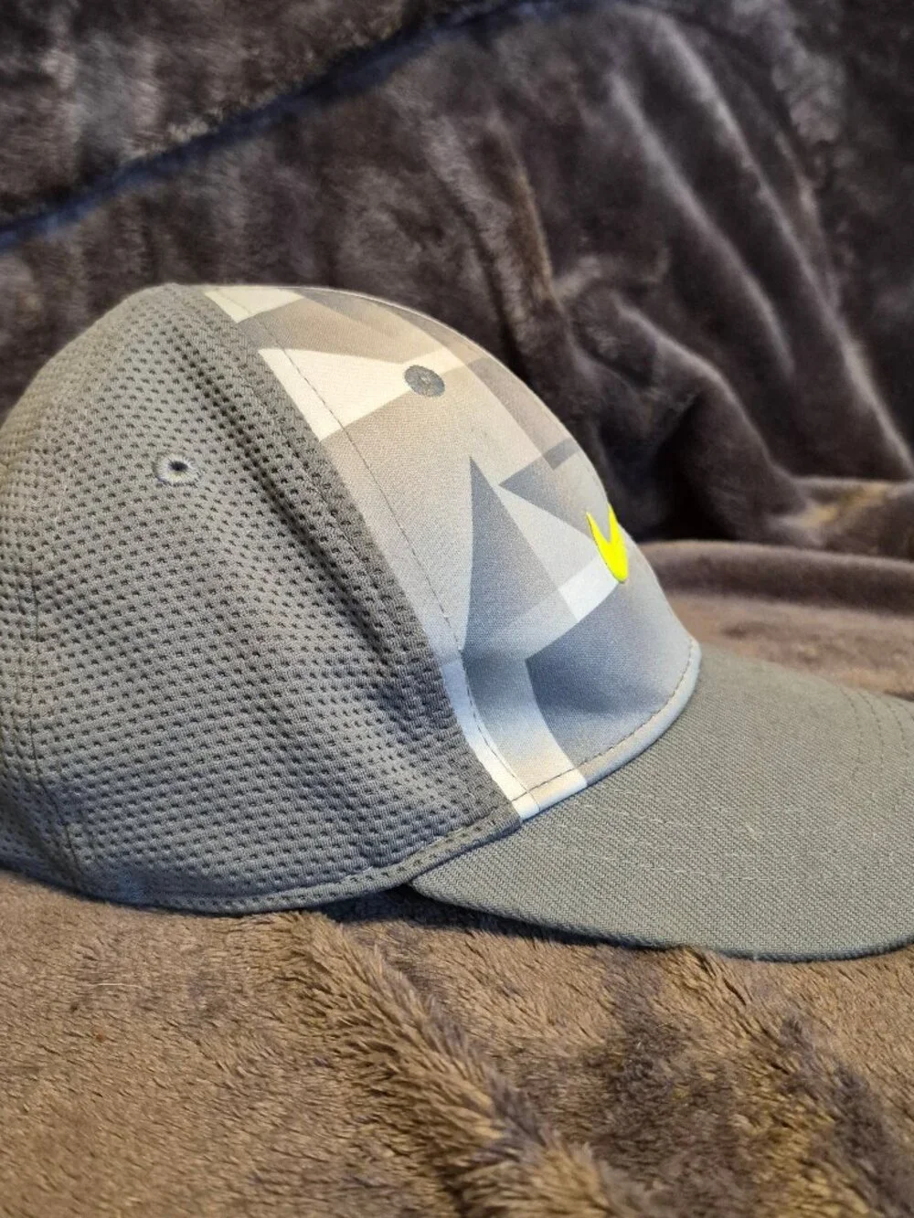 Nike Boys Baseball Cap Mesh Adjustable Gray Geometric Pattern Size 4-7